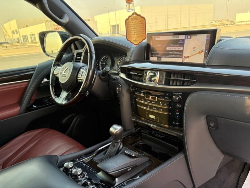 Lexus LX570