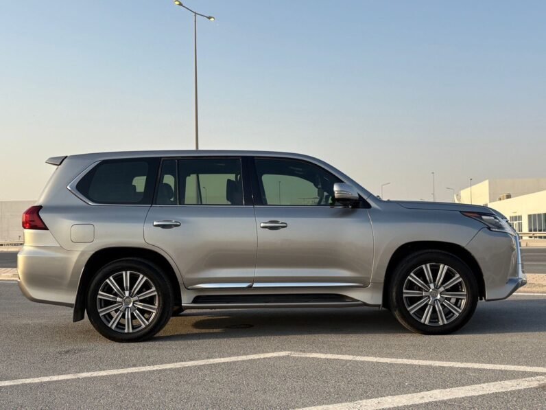 Lexus LX570